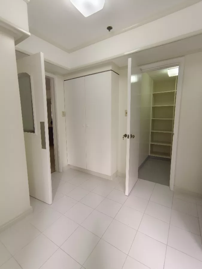 Spacious 3 Bedroom Condo Unit in Salcedo Village Makati09