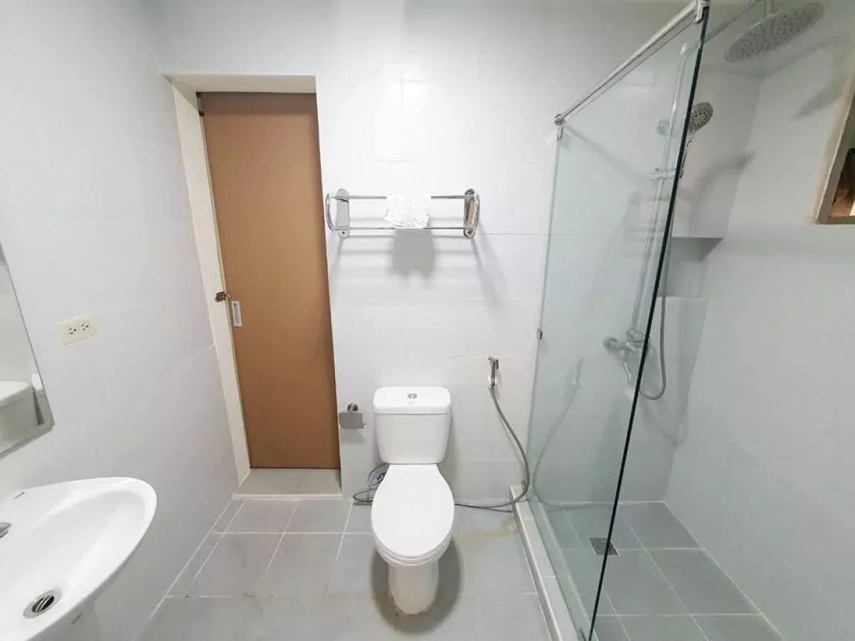 "Makati 1 Bedroom Condominium For Rent Paseo Parkview Suites, Makati City"07