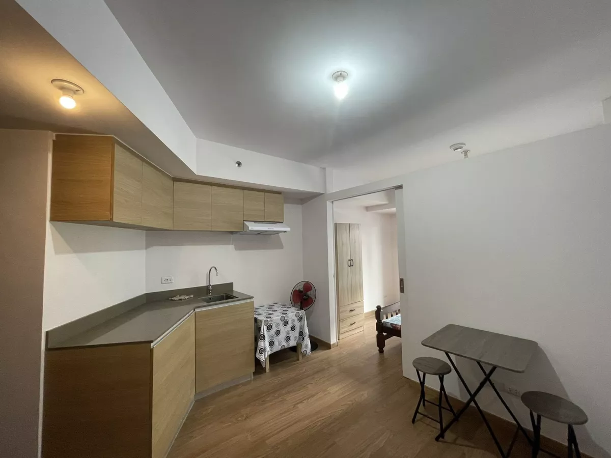 Below Market For Lease 1BR with Balcony at The Rise Shangrila04