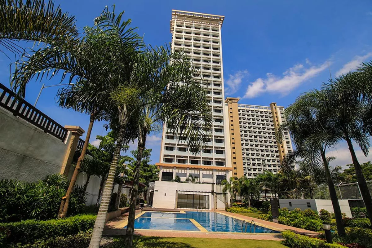 "Studio Condo Unit in Studio City Tower 3, Alabang, Muntinlupa City"02