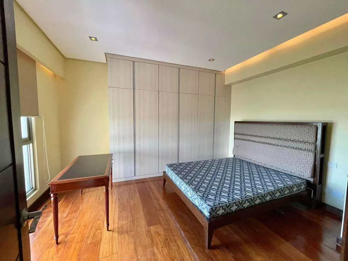 "For Rent - Furnished, Spacious 2BR with Panoramic View of Cebu City."06