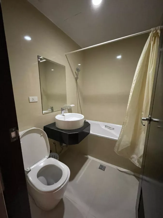 "For Lease 2 Bedroom in One Central Salcedo Village, Makati City"09