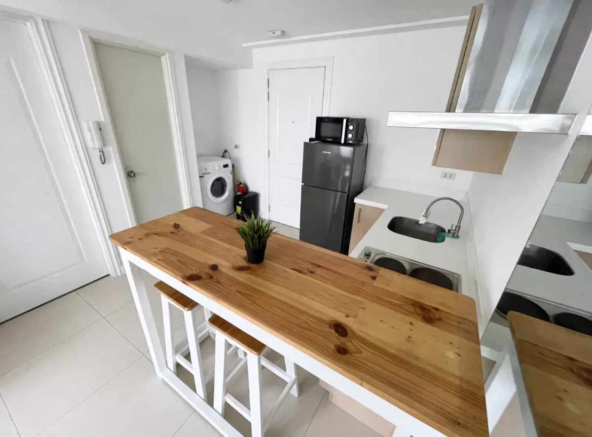 "Fully Furnished 1 Bedroom at The Residences at Commonwealth, Quezon City"08