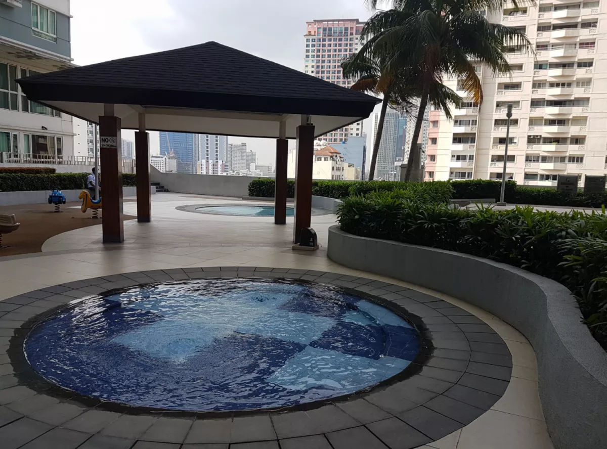 "1 bedroom condo unit for rent in San Lorenzo, Makati at The Beacon"05