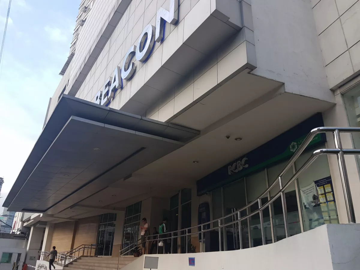 "1 bedroom condo unit for rent in San Lorenzo, Makati at The Beacon"08