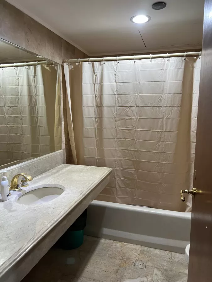 "3 Bedroom unit for lease at Pacific Plaza, Makati City"04