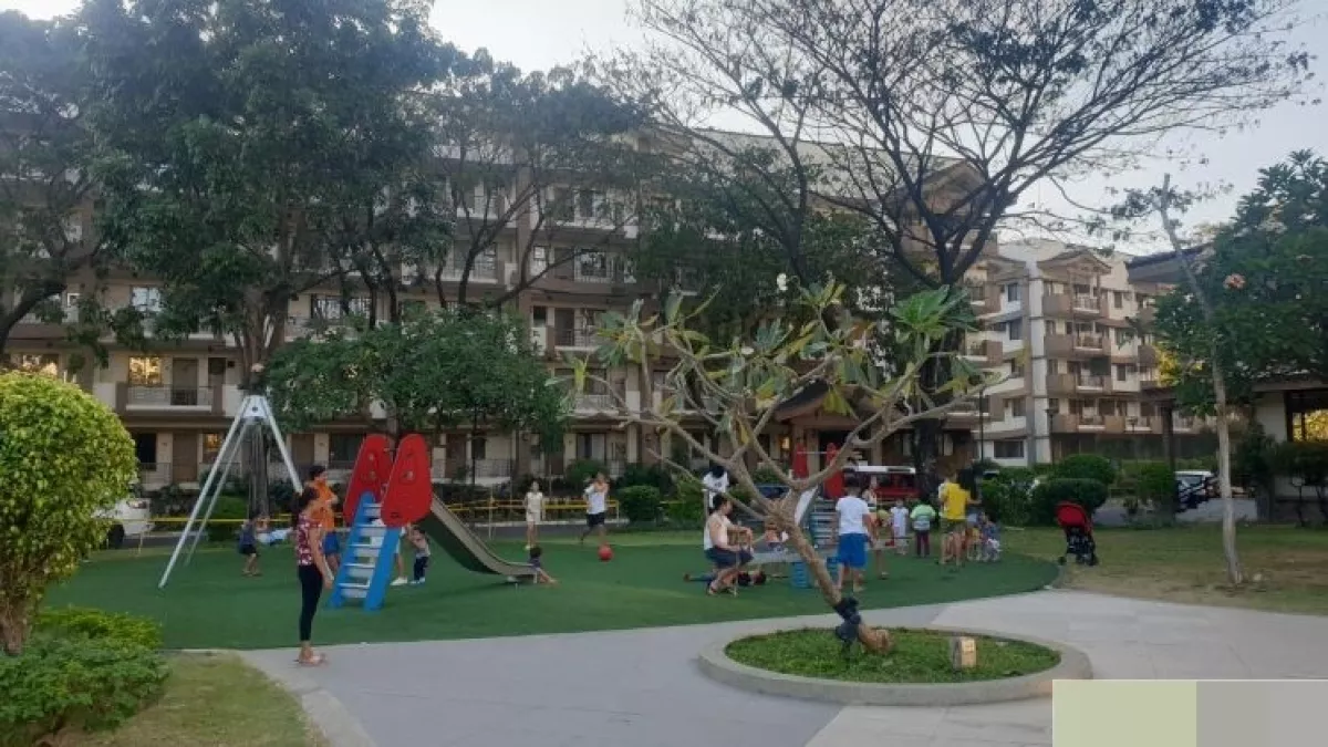 "2-Bedroom Condo Unit at Rosewood Pointe in Acacia Estates, Taguig City"09
