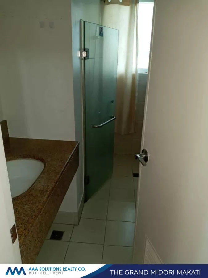 Makati 2BR Condo For Rent03