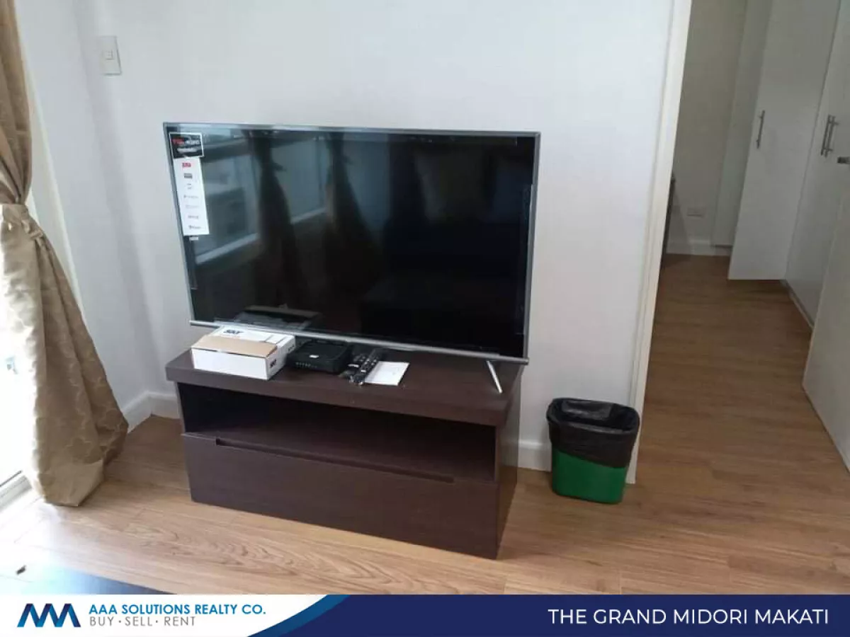 Makati 2BR Condo For Rent05