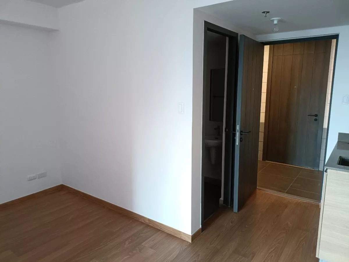 Luxurious 1-Bedroom Condo Fully-Furnished For Rent in The Rise Makati06
