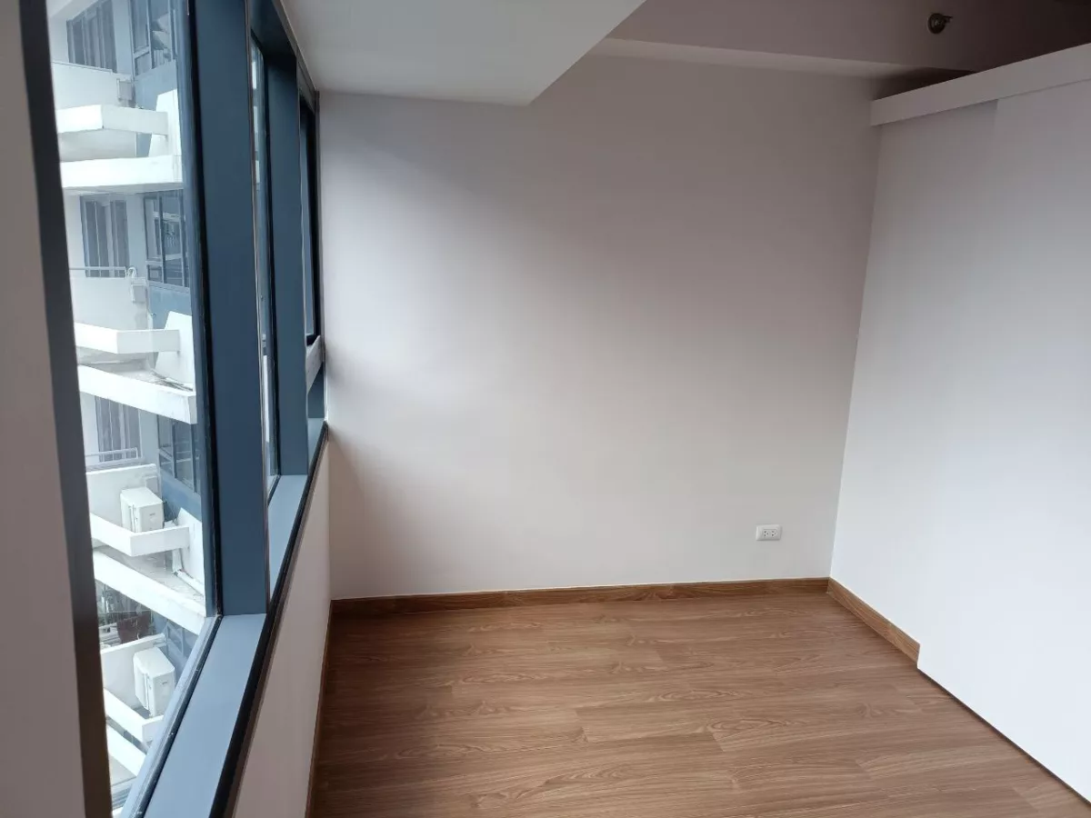 Luxurious 1-Bedroom Condo Fully-Furnished For Rent in The Rise Makati09