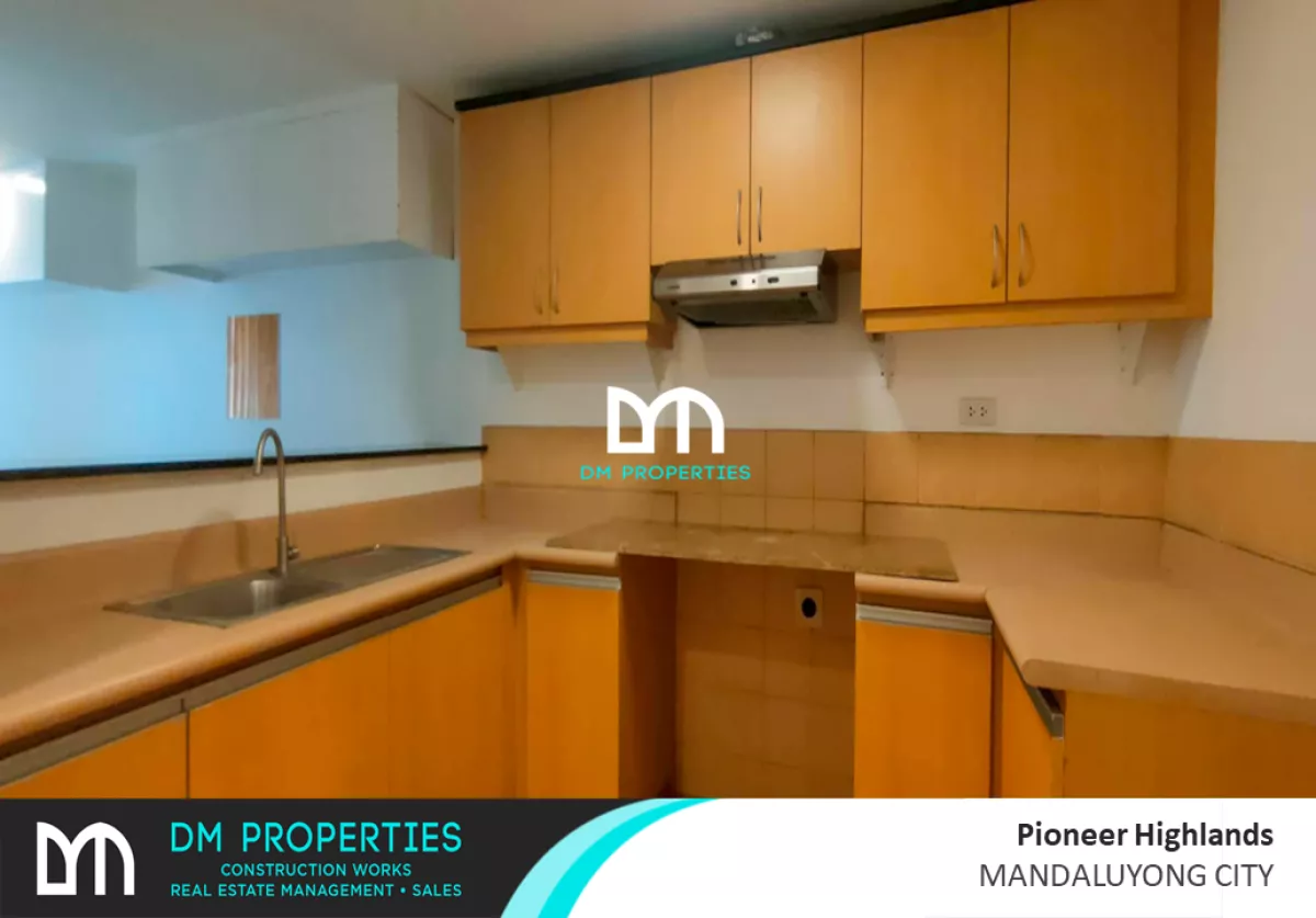 "For Lease/Rent: Studio Unit at Pioneer Highlands, Mandaluyong City"03
