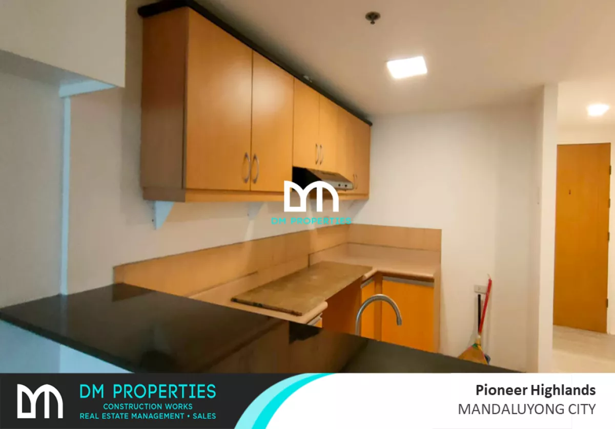 "For Lease/Rent: Studio Unit at Pioneer Highlands, Mandaluyong City"04