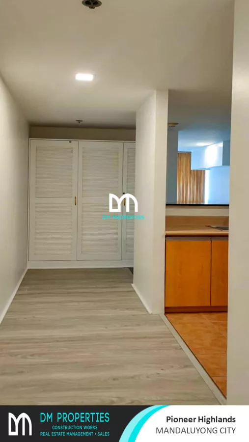 "For Lease/Rent: Studio Unit at Pioneer Highlands, Mandaluyong City"09