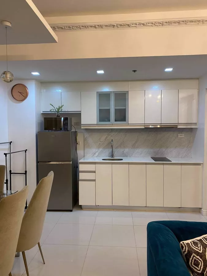 Interior-Designed Executive 1 Bedroom in One Uptown Residences02