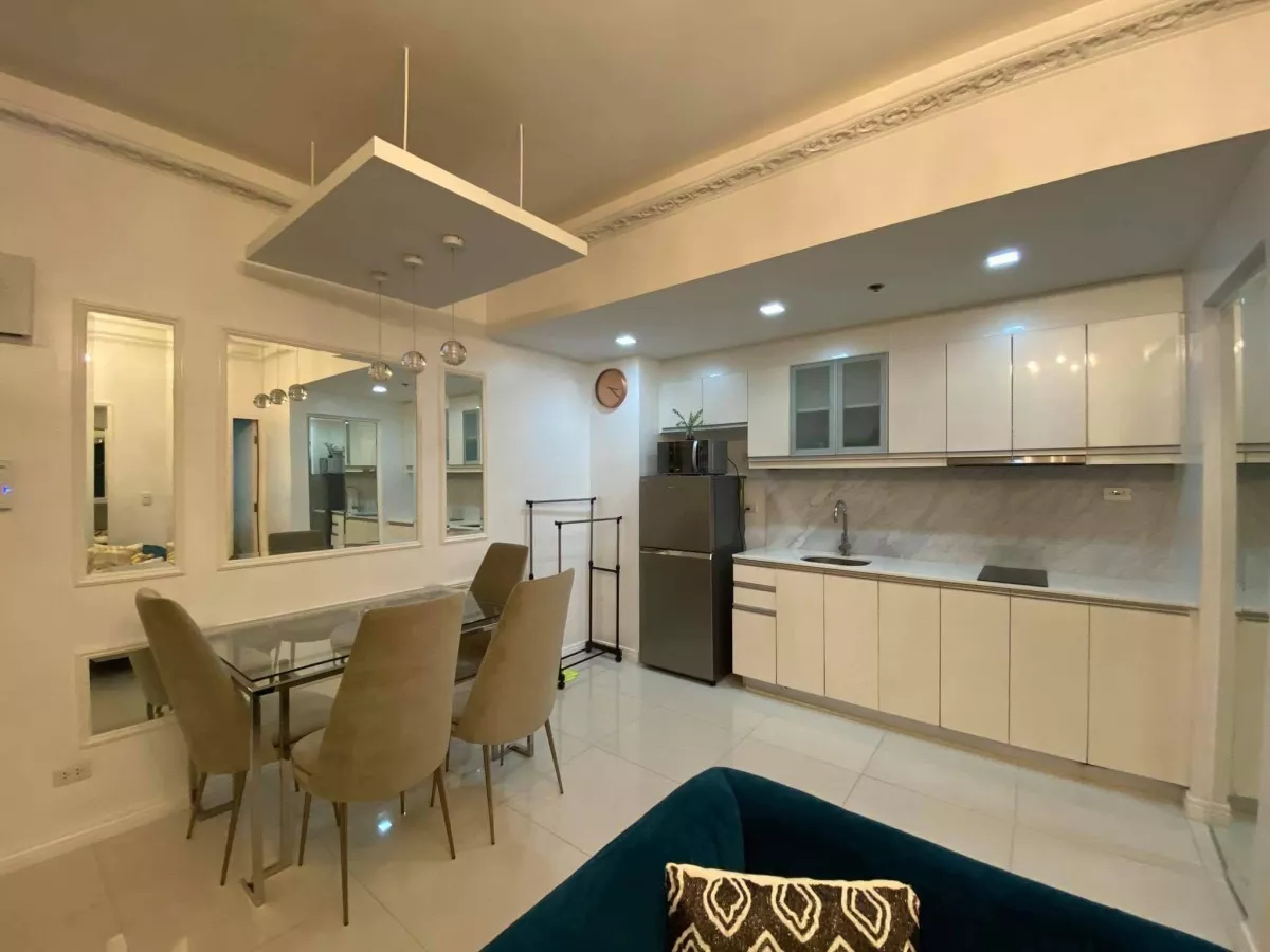 Interior-Designed Executive 1 Bedroom in One Uptown Residences03