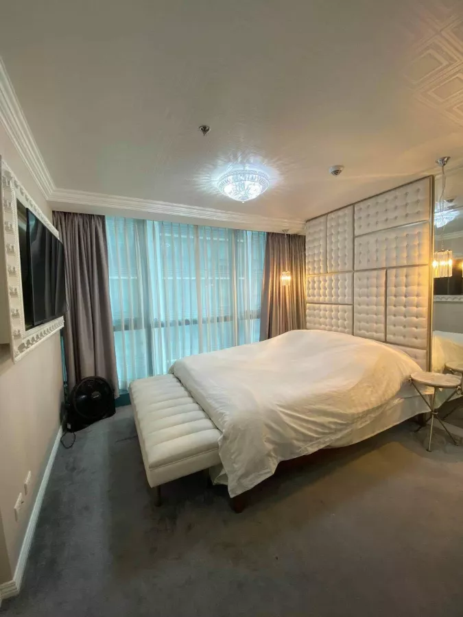 Interior-Designed Executive 1 Bedroom in One Uptown Residences04