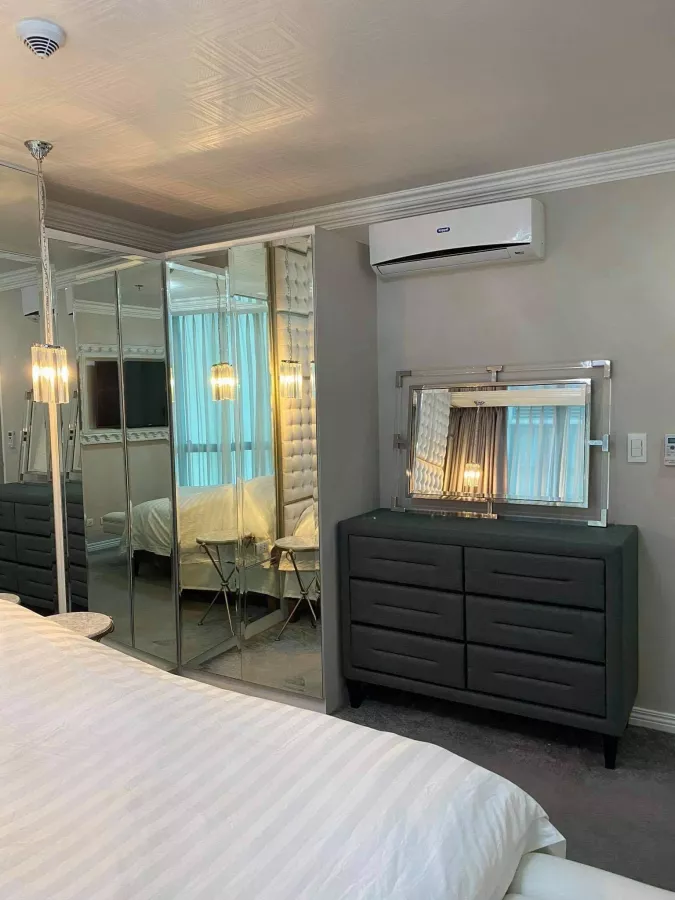 Interior-Designed Executive 1 Bedroom in One Uptown Residences05