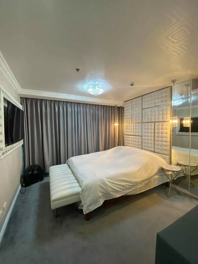 Interior-Designed Executive 1 Bedroom in One Uptown Residences06