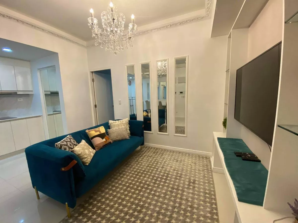 Interior-Designed Executive 1 Bedroom in One Uptown Residences07