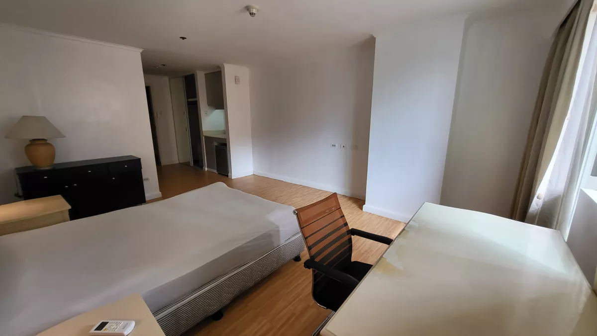 Studio unit for rent at Oxford Suites Makati near Rockwell Century02