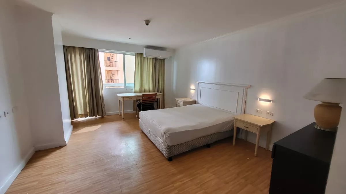 Studio unit for rent at Oxford Suites Makati near Rockwell Century03