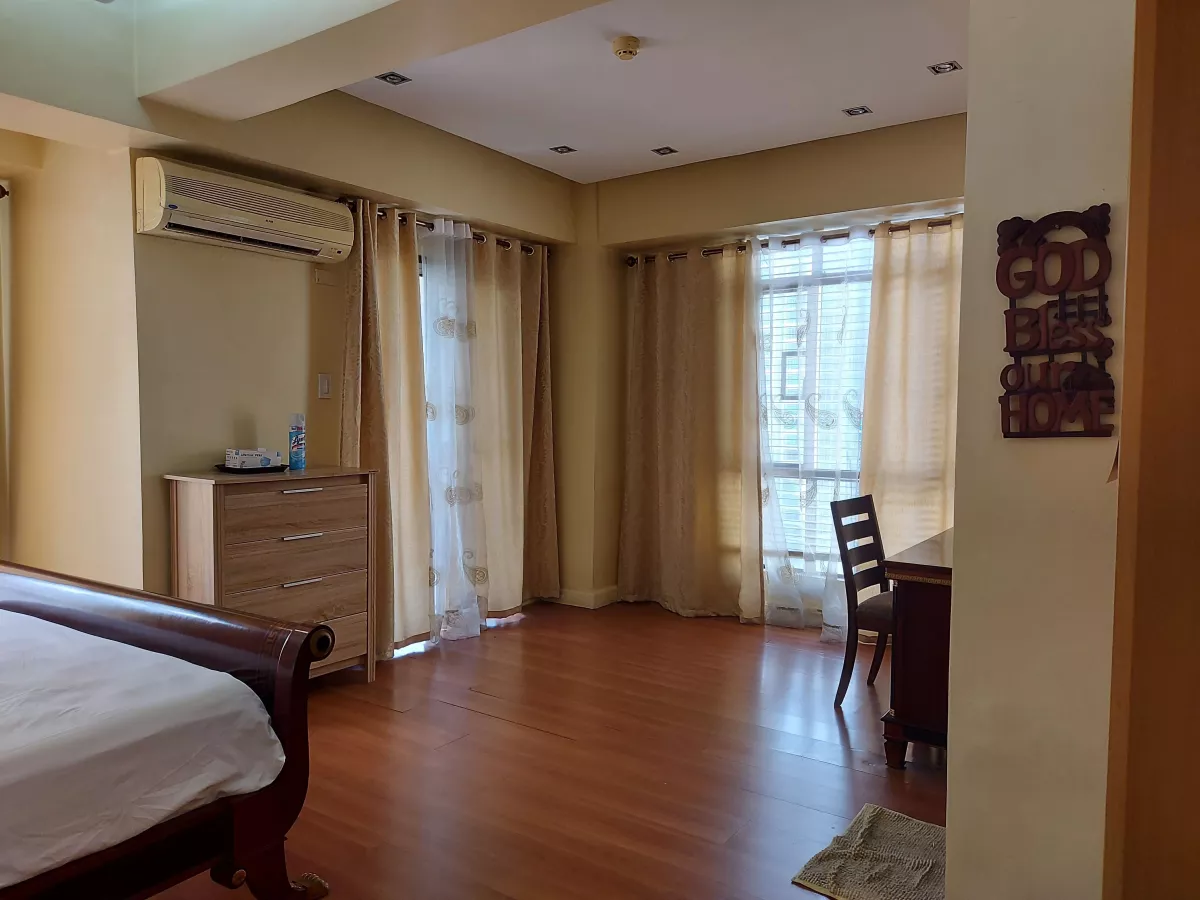 "3BR Unit in Forbeswood Heights, BGC, Taguig City P150k/month"07