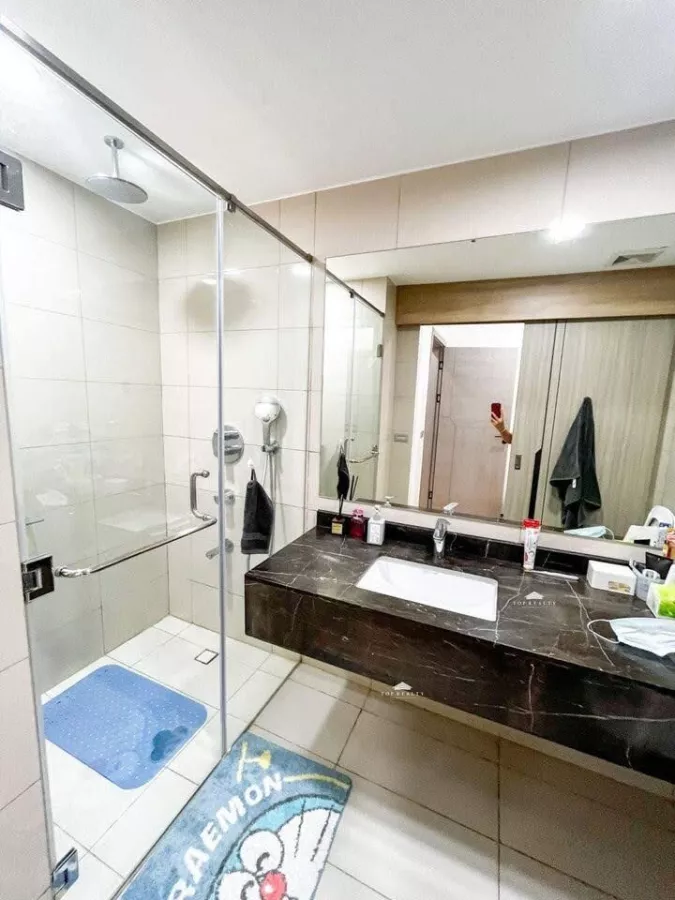 2 Bedroom East Gallery Place BGC Taguig Condo For Rent05