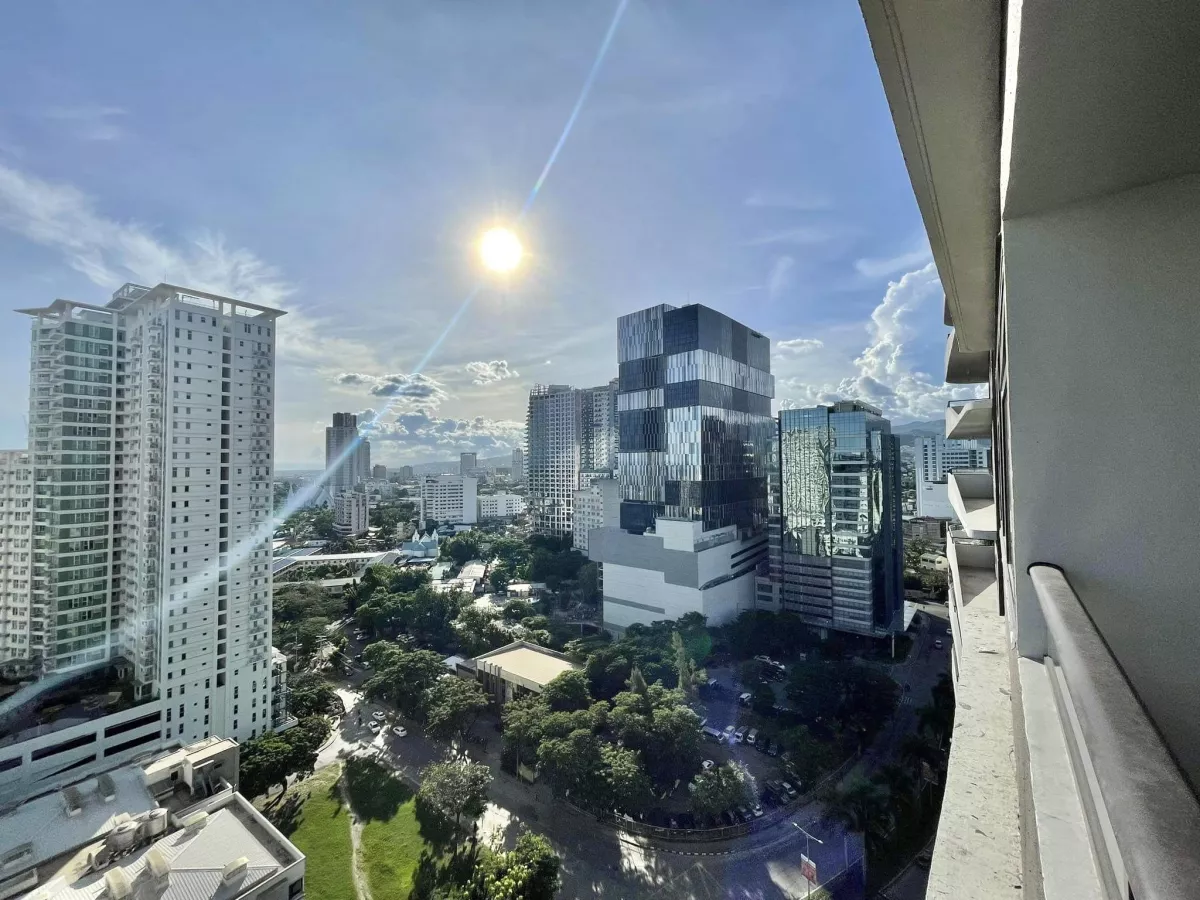 "For Rent - Brand New 1BR Unit In Alcoves, On Top Of Ayala Mall-Cebu with Parking"08