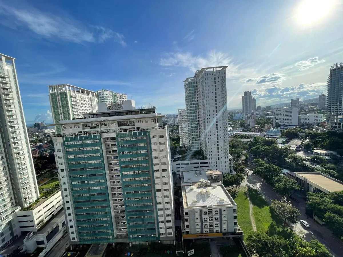 "For Rent - Brand New 1BR Unit In Alcoves, On Top Of Ayala Mall-Cebu with Parking"10