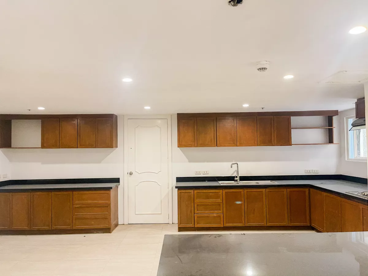 FOR RENT Spacious 5 Bedroom Penthouse Unit near Okada06