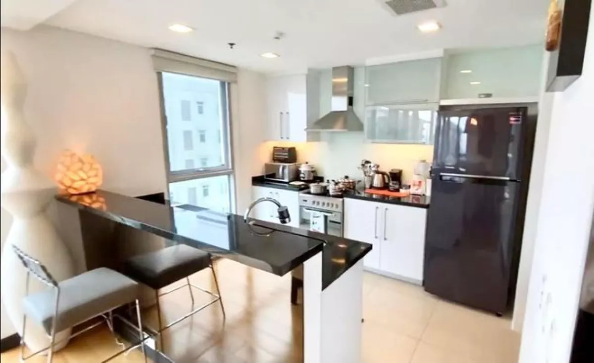 For Lease spacious 2BR Condo for Lease at One Serendra (West tower) Taguig02