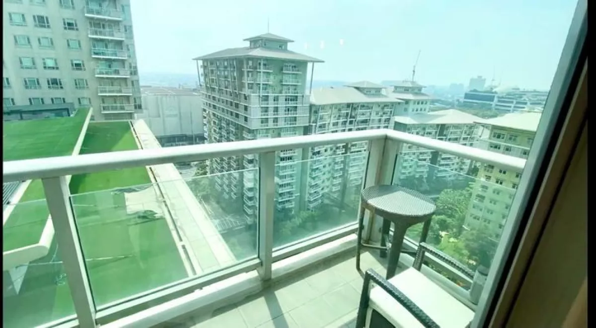 For Lease spacious 2BR Condo for Lease at One Serendra (West tower) Taguig03