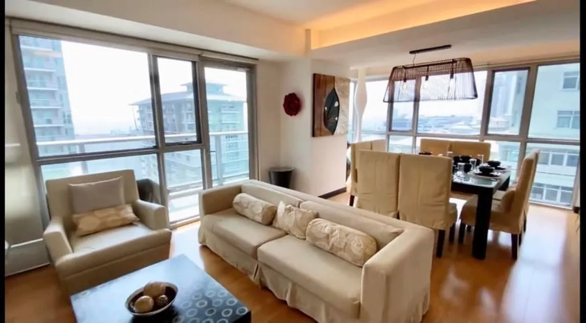 For Lease spacious 2BR Condo for Lease at One Serendra (West tower) Taguig04