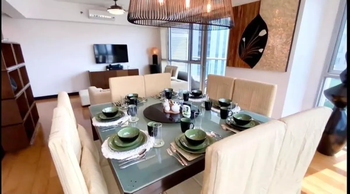 For Lease spacious 2BR Condo for Lease at One Serendra (West tower) Taguig07