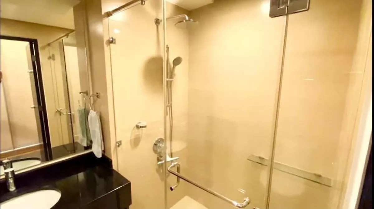 For Lease spacious 2BR Condo for Lease at One Serendra (West tower) Taguig08