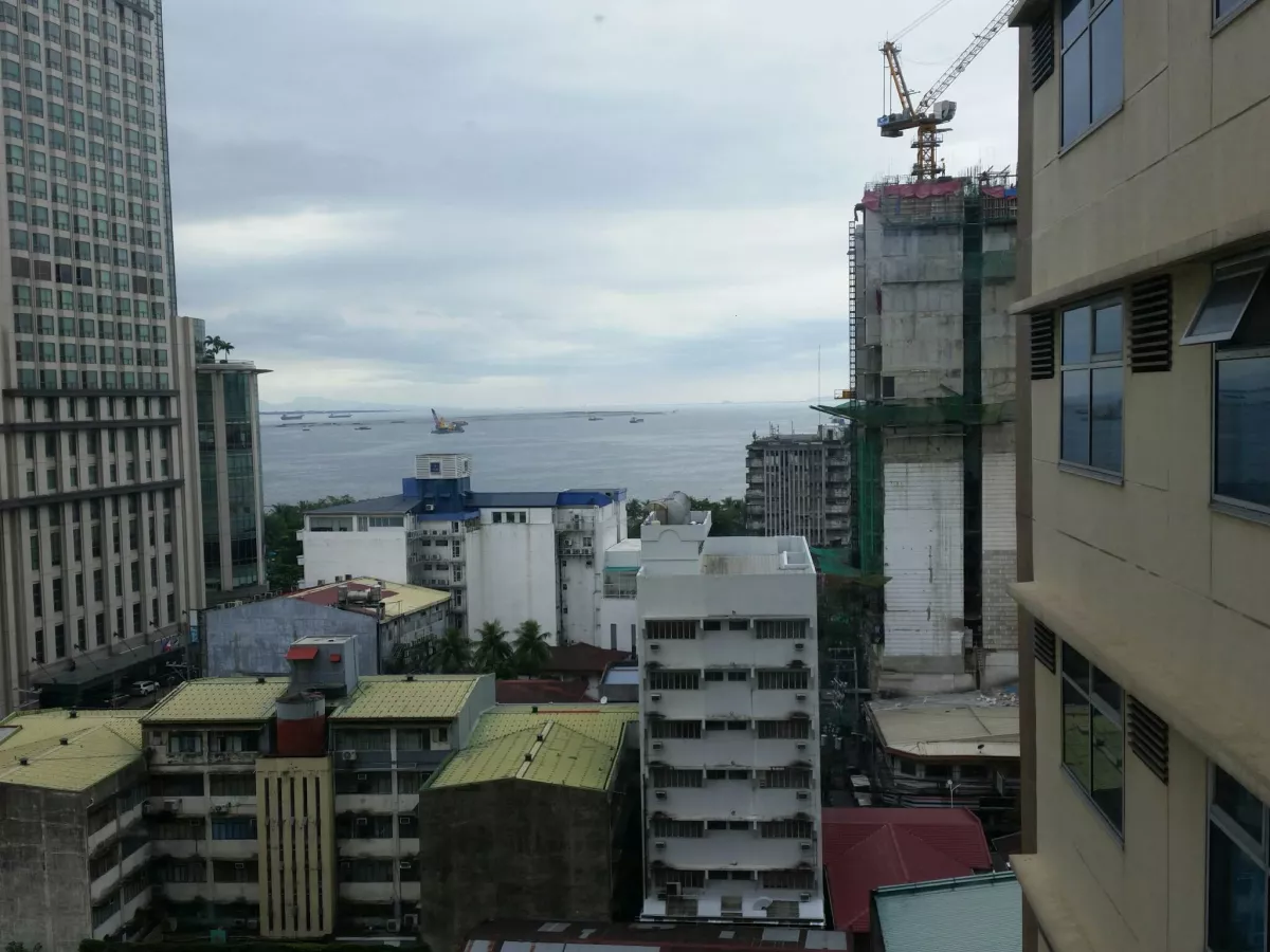 1BR Stylish and Cozy Condo Unit Beside Robinsons Mall in Ermita Manila for Lease05