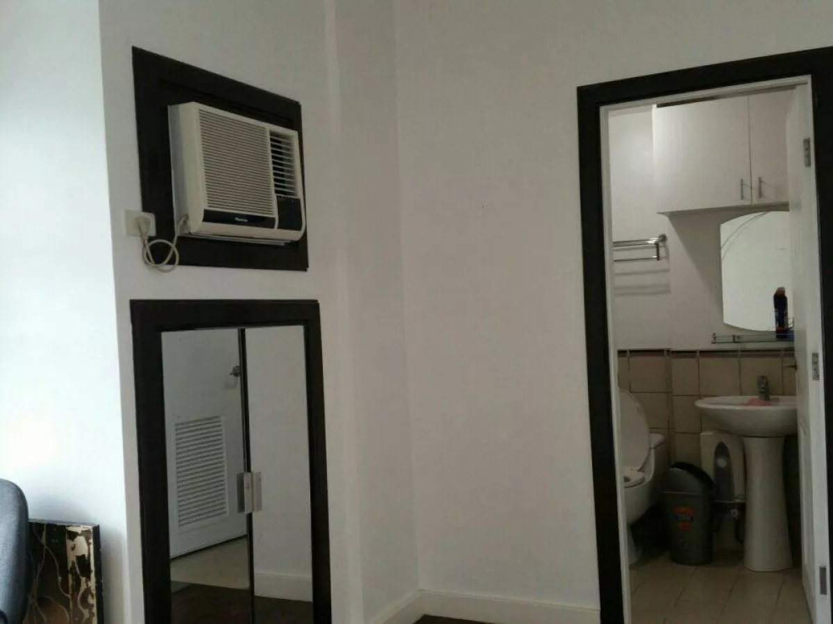 1BR Stylish and Cozy Condo Unit Beside Robinsons Mall in Ermita Manila for Lease07
