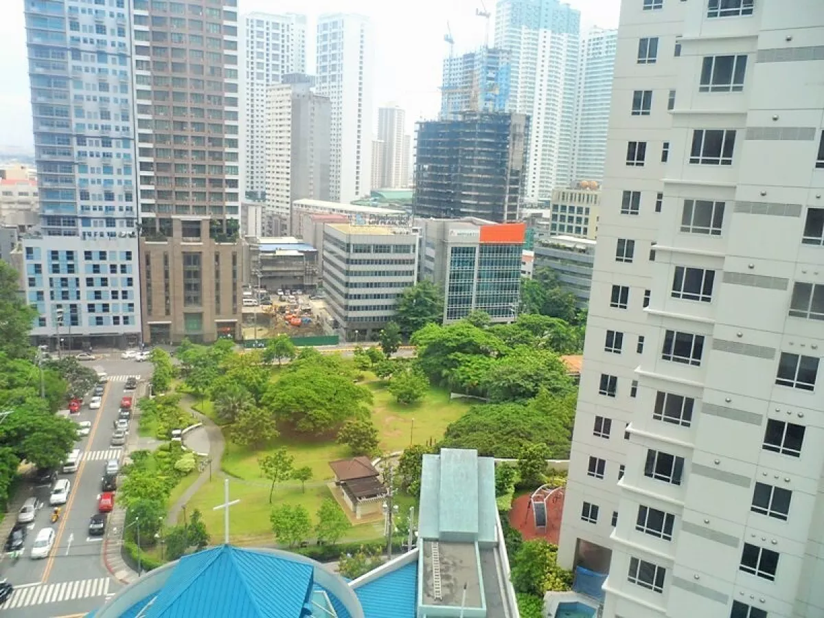 1BR Condo for Rent in One Legaspi Park Legaspi Village Makati City RH221402
