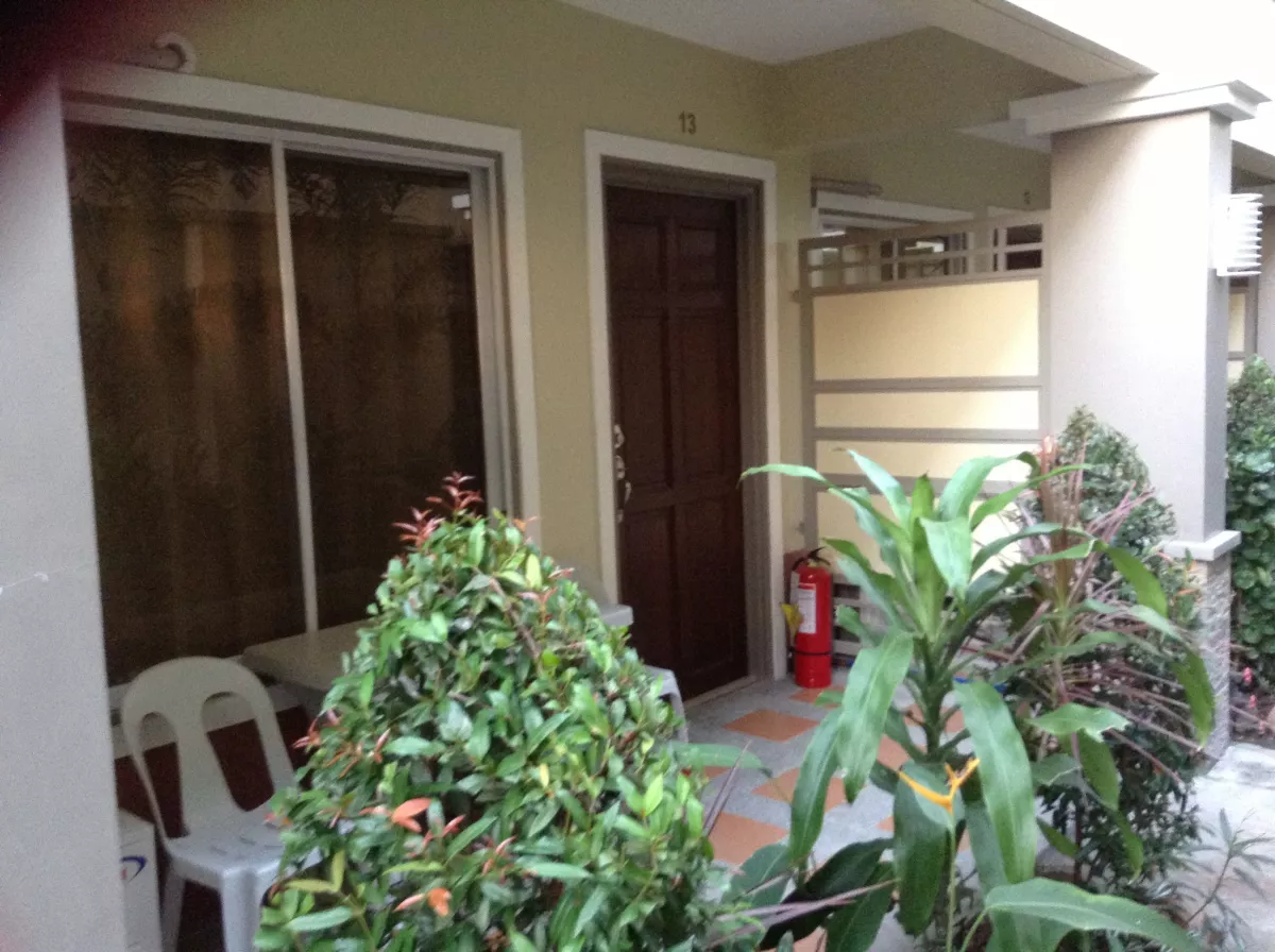 "Condo near Fields Avenue, and Clark Angeles City, for Rent Php 25,000"02