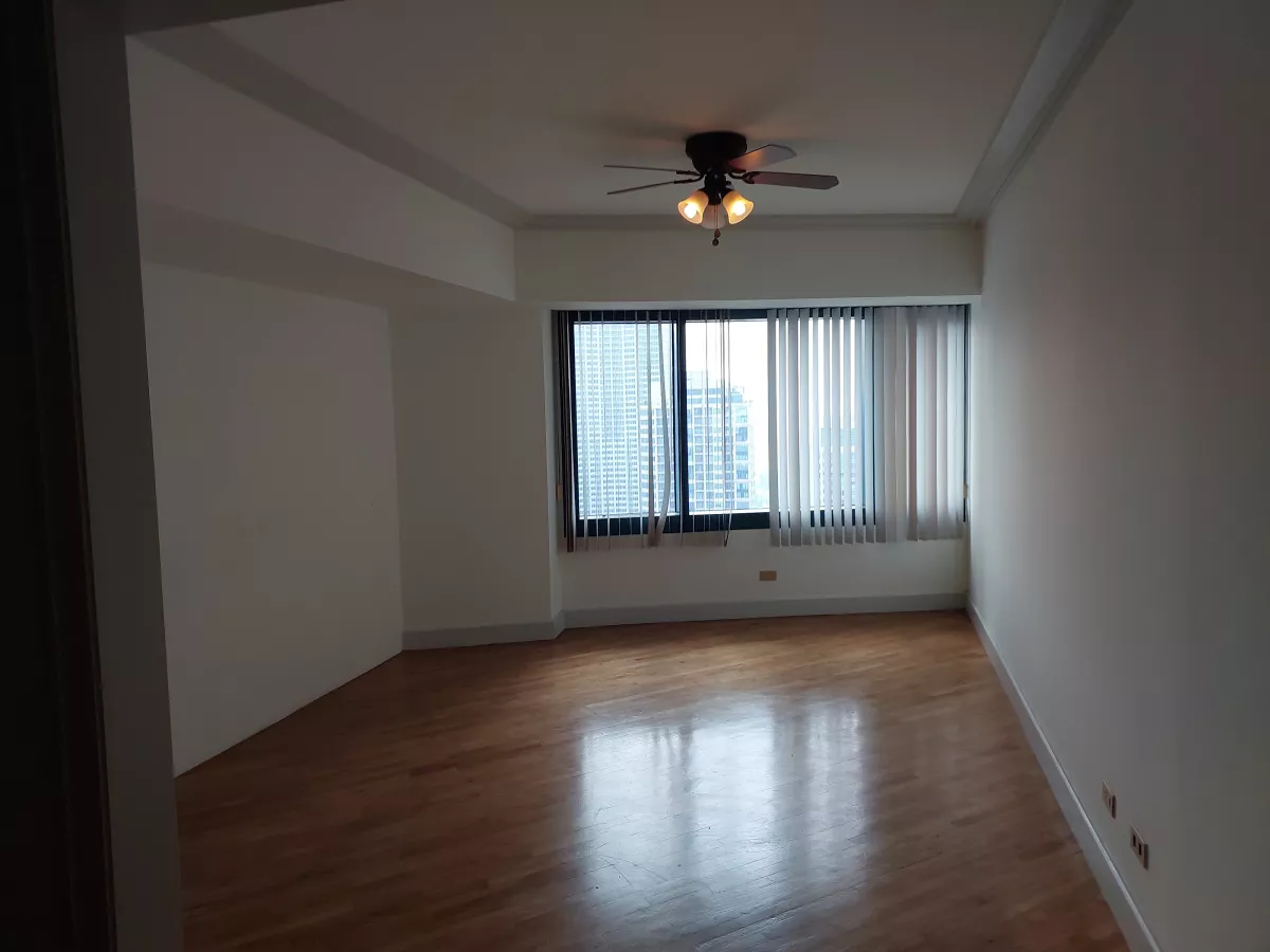 Rockwell 4BR Condo Rizal Tower Rent Makati06