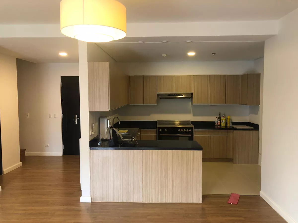 "One Maridien 3BR Urban Villa, High Street South, BGC @ 195k only!"08