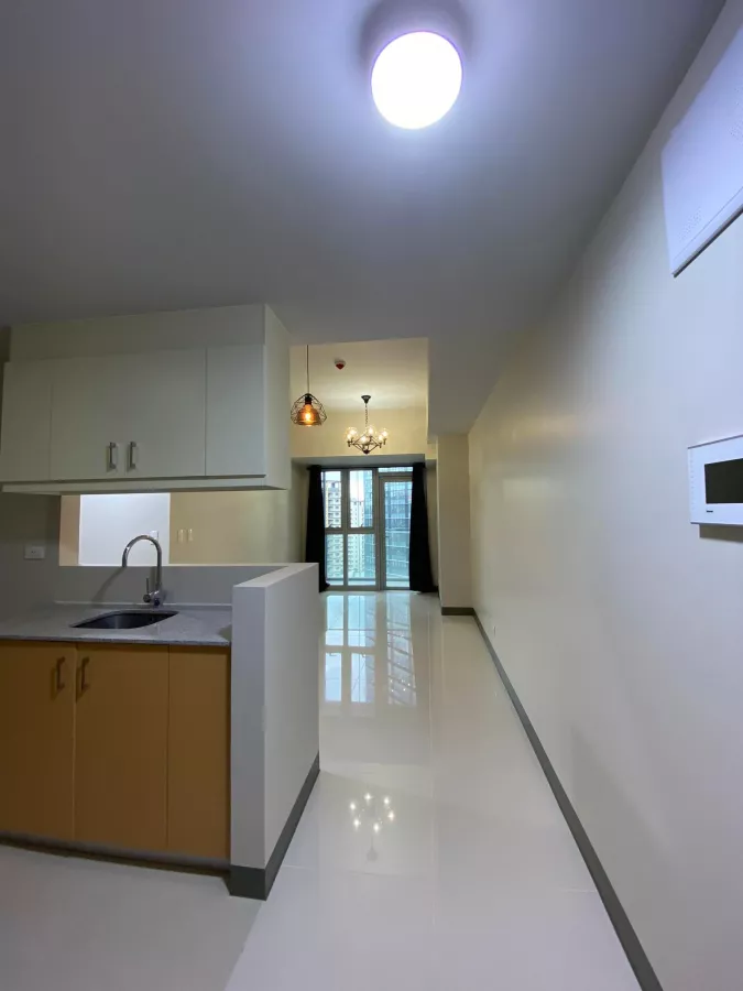 "Fully-Furnished 2 Bedroom with Balcony in Uptown Parksuites, BGC, Taguig"02