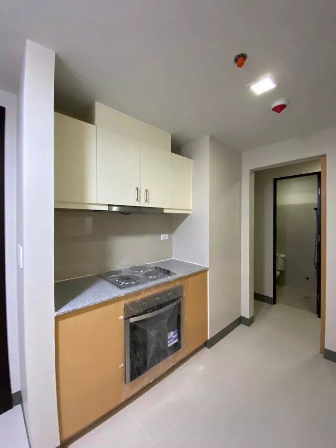 "Fully-Furnished 2 Bedroom with Balcony in Uptown Parksuites, BGC, Taguig"05