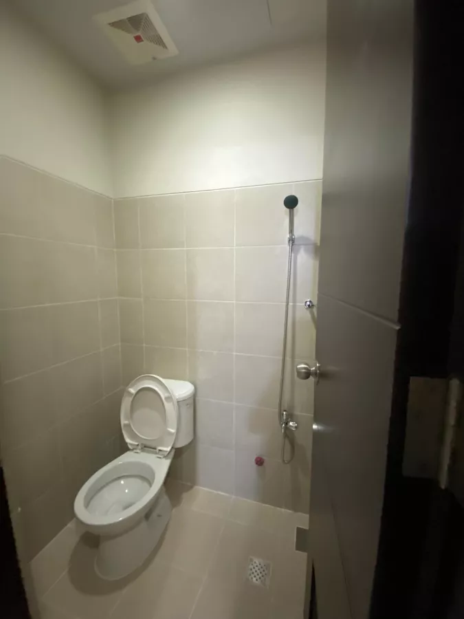 "Fully-Furnished 2 Bedroom with Balcony in Uptown Parksuites, BGC, Taguig"07
