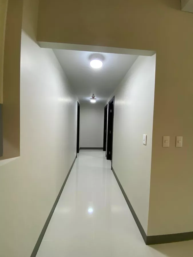 "Fully-Furnished 2 Bedroom with Balcony in Uptown Parksuites, BGC, Taguig"10