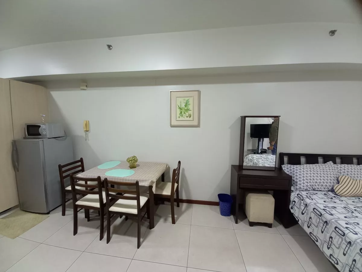 For Rent Studio 32sqm P25K Furnished in The Columns at Legaspi Village in Makati02