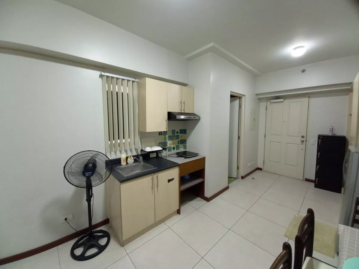 For Rent Studio 32sqm P25K Furnished in The Columns at Legaspi Village in Makati03
