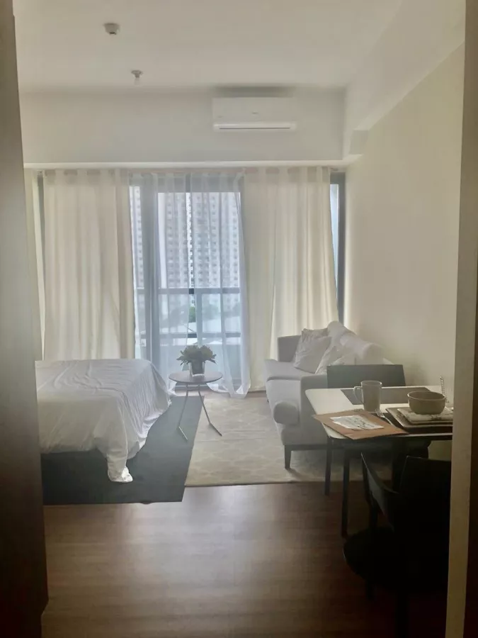 "Fully Furnished Studio Unit at Shang Salcedo, Makati City For Rent"03