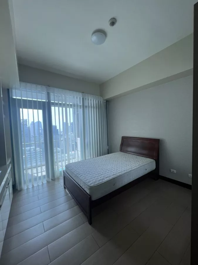 8 Forbestown for rent 3 bedroom Fully Furnished condo BGC Burgos Circle07